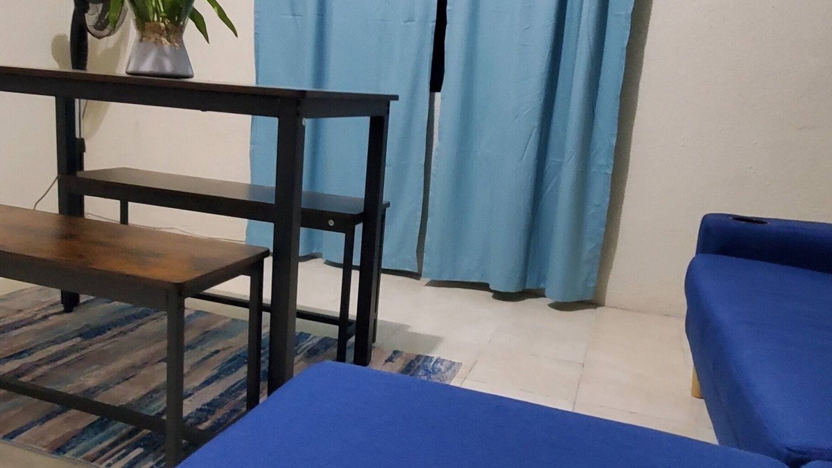 Molynes Gardens House | Hughenden couples/fam retreat, 3 brs w/AC, TVs, up to 8 guests, WiFi, AC, Ppkng,