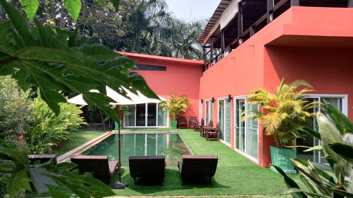 Ban Pong Villa | Hugo Villa, Property Privee 3 bedrooms with Pool and Garden