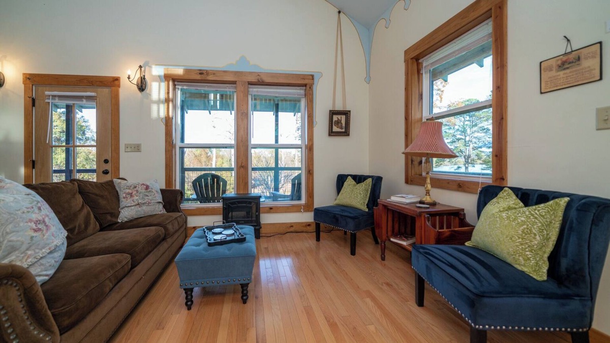 Ore City Cottage | Huguenot Lake Front Cottage on Lake O' the Pines- 2 bedroom, 2 bath with a loft