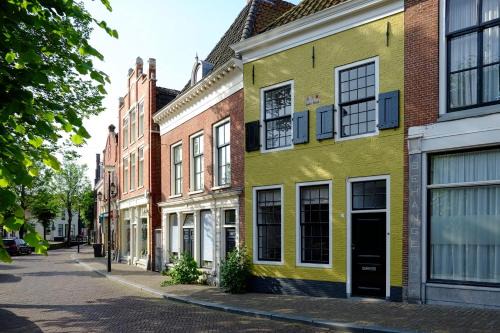 Franeker House | Huisje aan de gracht