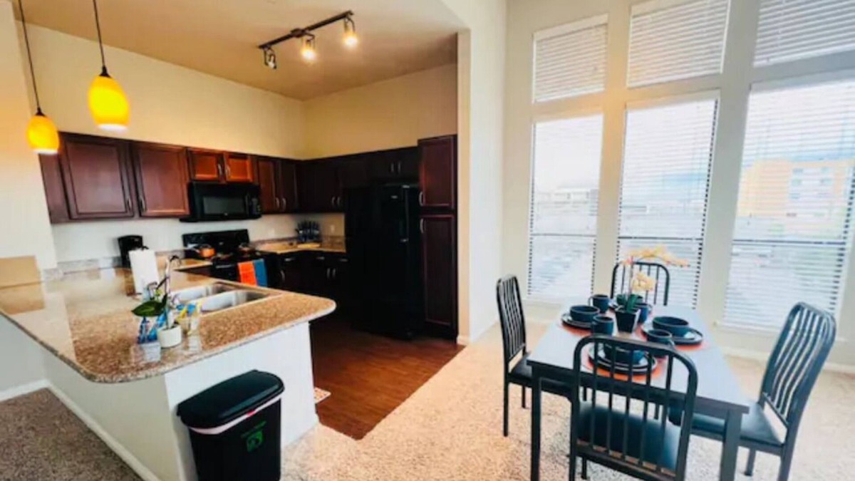 Pearland Apartment | Humble Abode ~ New 2 Bedroom~ Like Home~Vaulted Ceilings~Spacious