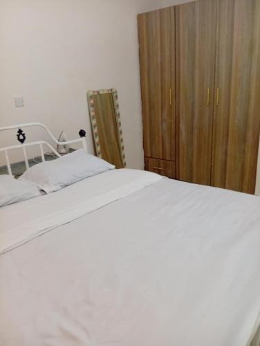 Naro Moru Apartment | Humility - Olive