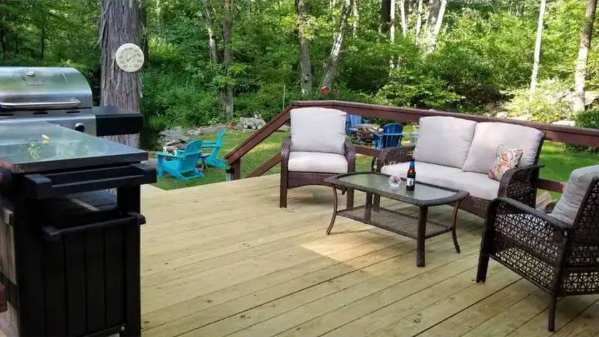Henryville Cottage | Humming-Moose Cottage