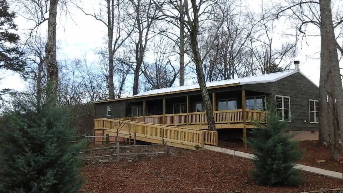 Bryant Cabin | Hummingbird Cabin with a private hot tub!