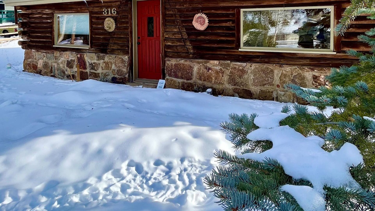 Silverthorne Cabin | Hummingbird Haus | Rustic Retreat