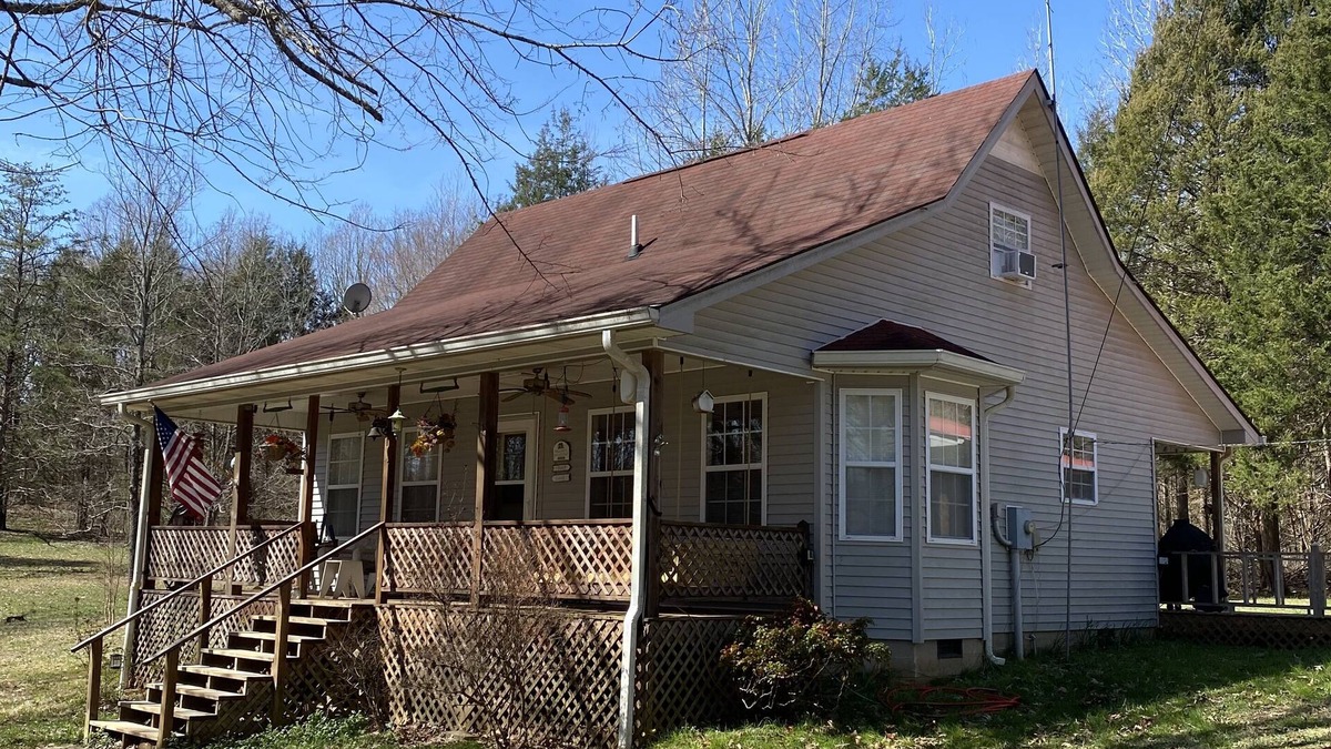 Clifton House | Hummingbird Haven-3 Bed 2 Bath River House