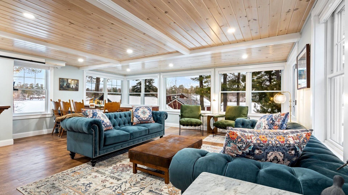 Windham House | Hummingbird Hollow: 4BR, Lakefront, Private Beach