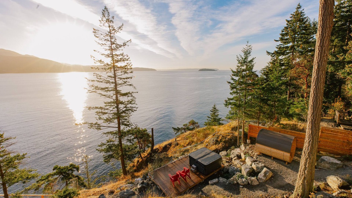 Bowen Island House | Hummingbird Oceanside Suites: St. Mark's Summit Suite