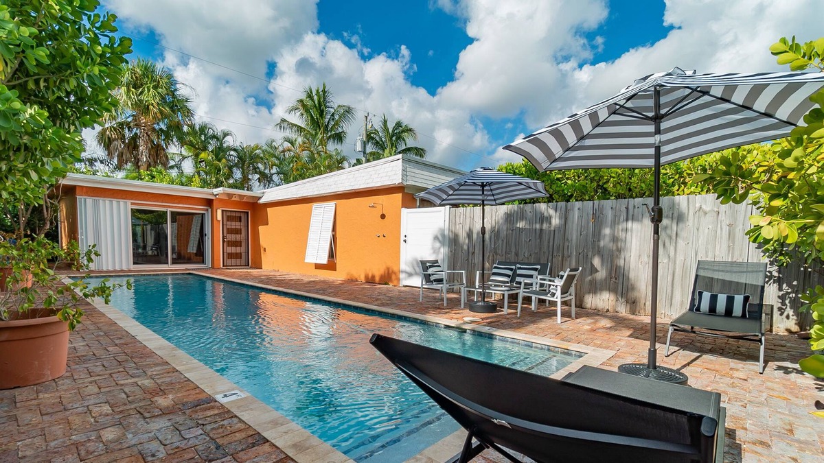 Sunshine Park Villa | Hummingbird Private Heated Pool Cottage Downtown, The Square, Beach!