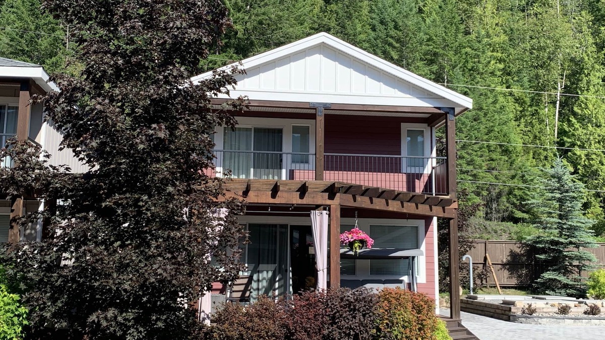 Swansea Point House | Hummingbird Resort Home on Mara Lake