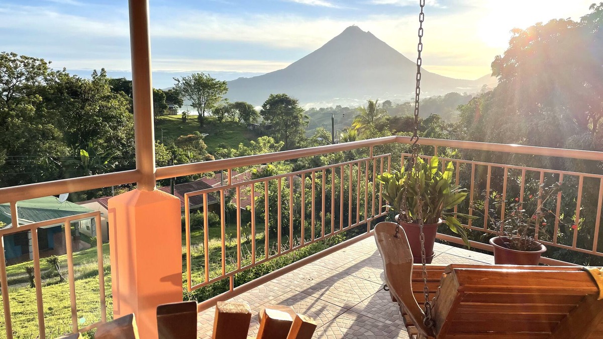 El Millon House | Hummingbird Suite - Spectacular Views of Arenal Volcano and Lake
