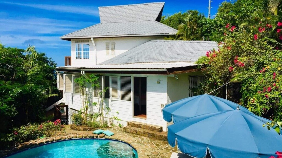 Gate Park Villa | Hummingbird Villa - Tropical 3 bedroom Villa with Panoramic Views