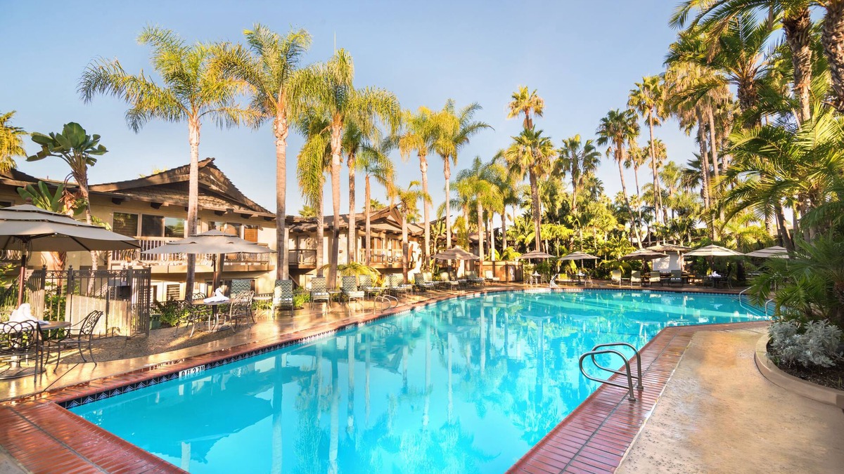 La Playa Hotel | Humphreys Half Moon Inn