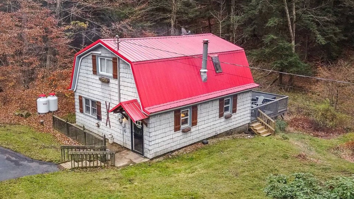 Great Valley Cabin | Hungry Hollow Hideaway - escape to this modern cabin on 15 acres