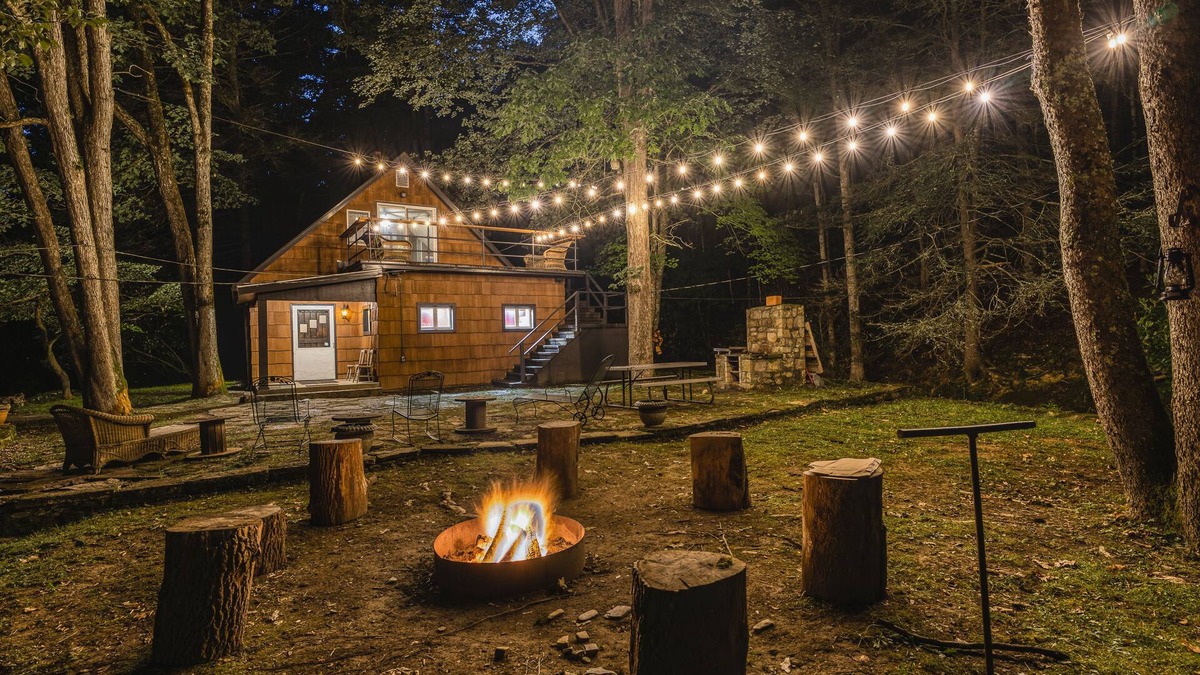 North Fork House | Hungry Mother Island. A unique cabin retreat. In State Park, Back of the Dragon