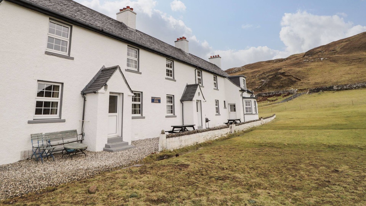 Duntulm Cottage | HUNISH, pet friendly, character holiday cottage in Duntulm