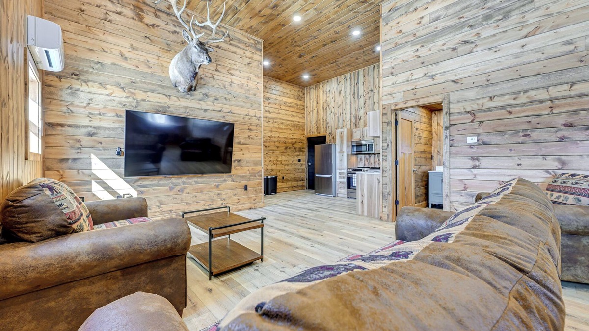 Tomahawk Cabin | Hunt, Fish & Boat: Northwoods Hideaway