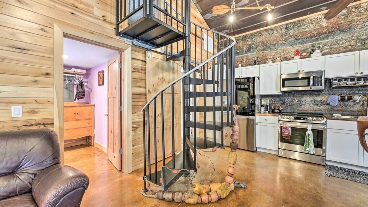 Bloomingdale Cabin | 🍁HUNT, FISH, PLAY!🍁 Fun Lake Cabin, 7 acres + public land ; Games; Updated