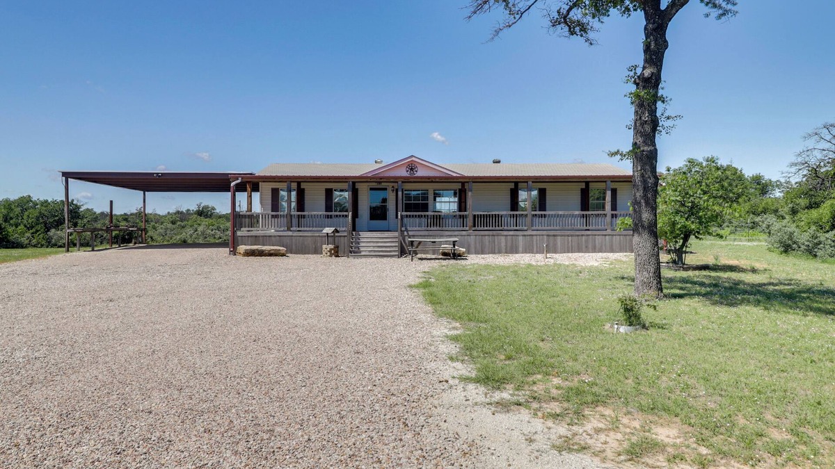 Avoca House | Hunt, Fish, Unwind: Countryside Escape in Texas!
