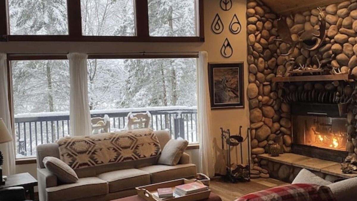 Winter Cabin | Hunter Lake Lodge awaits.