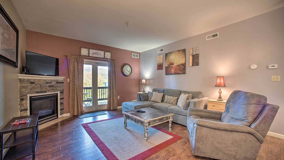 Hunter Condo | Hunter Mountain Ski Retreat - Steps to Lift!