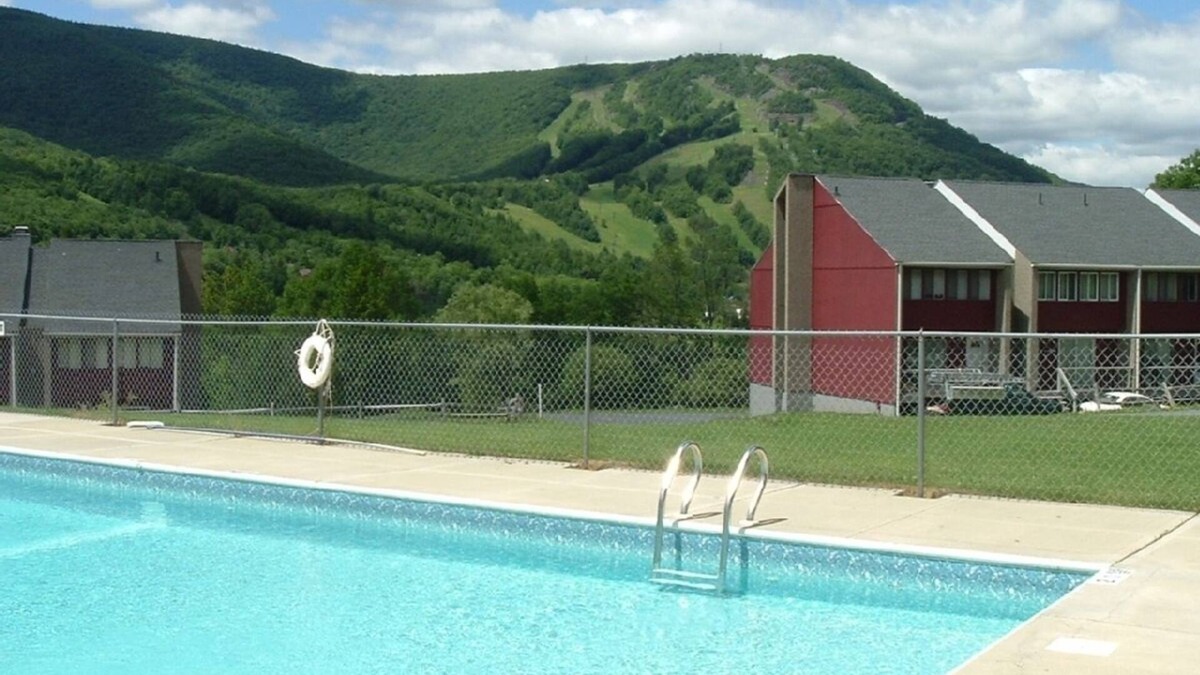 Hunter House | Hunter Mountain Townhouse at Scribner Hollow - sleeps 12