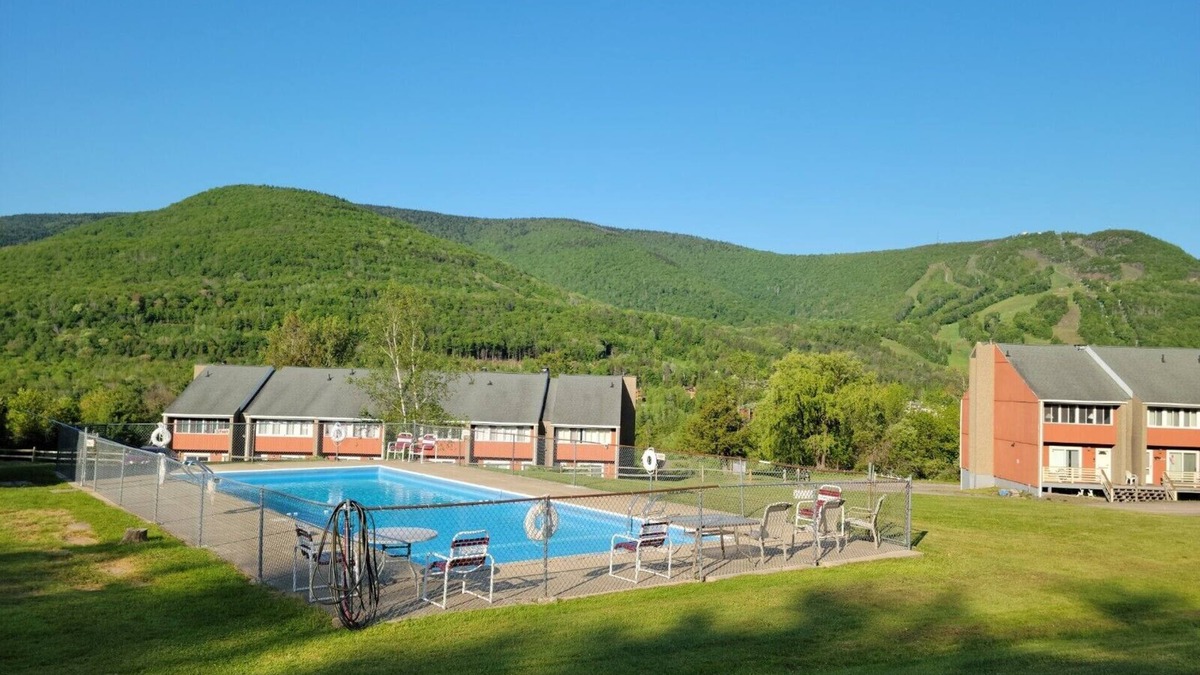 Hunter House | Hunter Mountain View Townhome/POOL!