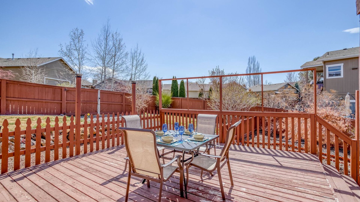 Boyd Acres House | Hunter's Circle- Mountain Views, Dok Ok, with a Fenced Yard, Close to Town