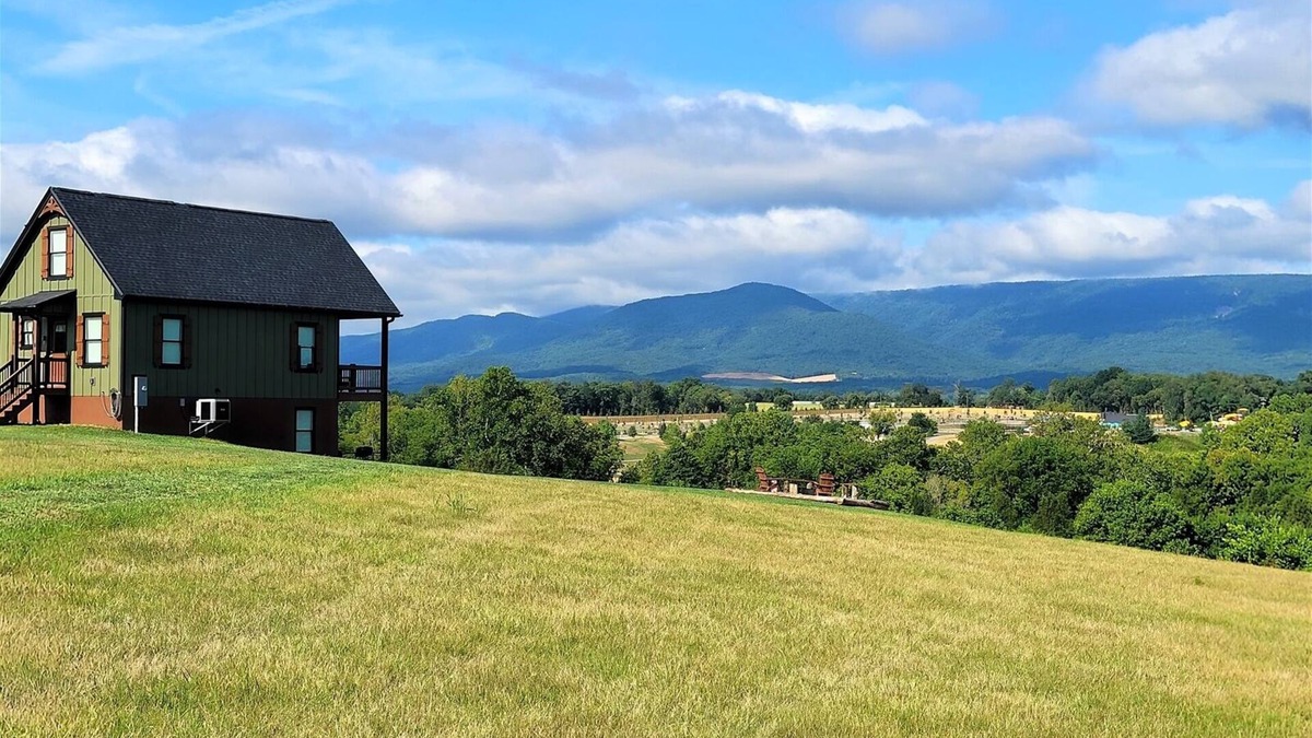 Luray House | Hunter`s Haven | 3 Bed, 2 Bath