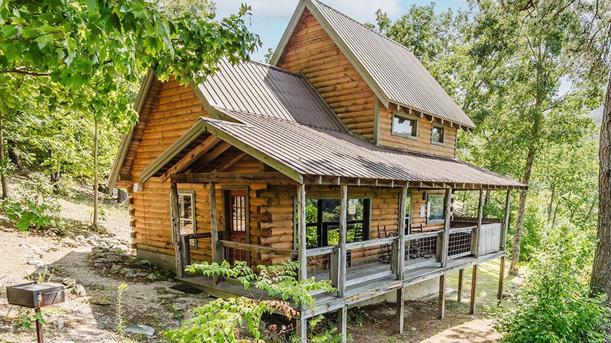 Townsend Cabin | Hunter's Hideaway: Pet Friendly, Free Attraction Tickets, Hot Tub, & Mountain Views