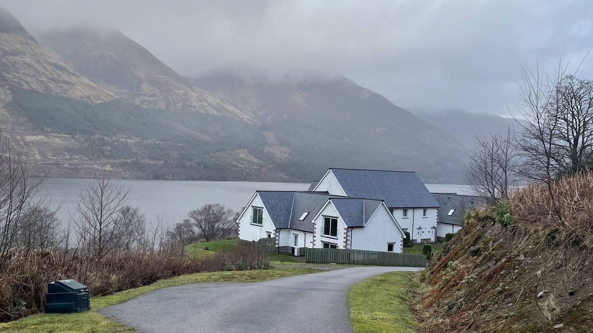 Spean Bridge Apartment | Hunters Lodge, 5 Corries Stunning Loch side property