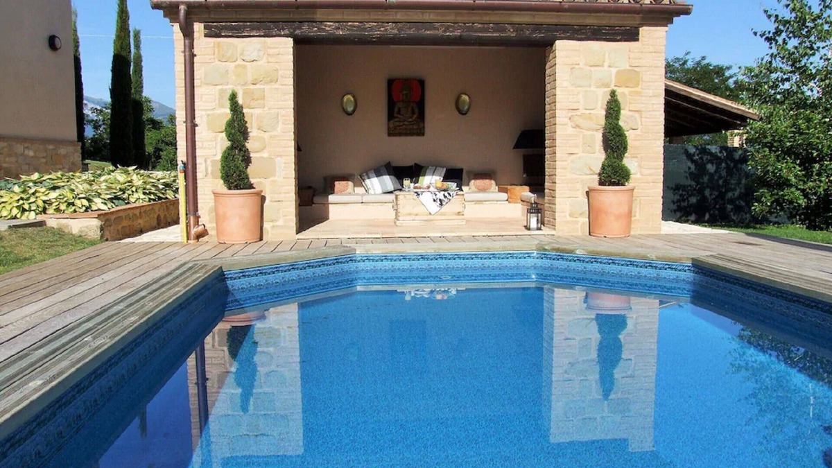 Gualdo Cottage | Hunters Lodge - luxury 1 bedroom house with exclusive pool.