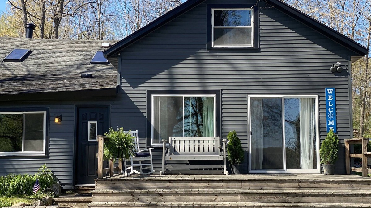 Three Rivers House | Hunters Lodge - Spacious semi-Private Lake, Beach, Nature, Boats, Amazing Fun!