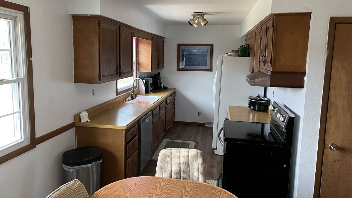 Mercer County House | Hunting Stay close to Iowa public Hunting