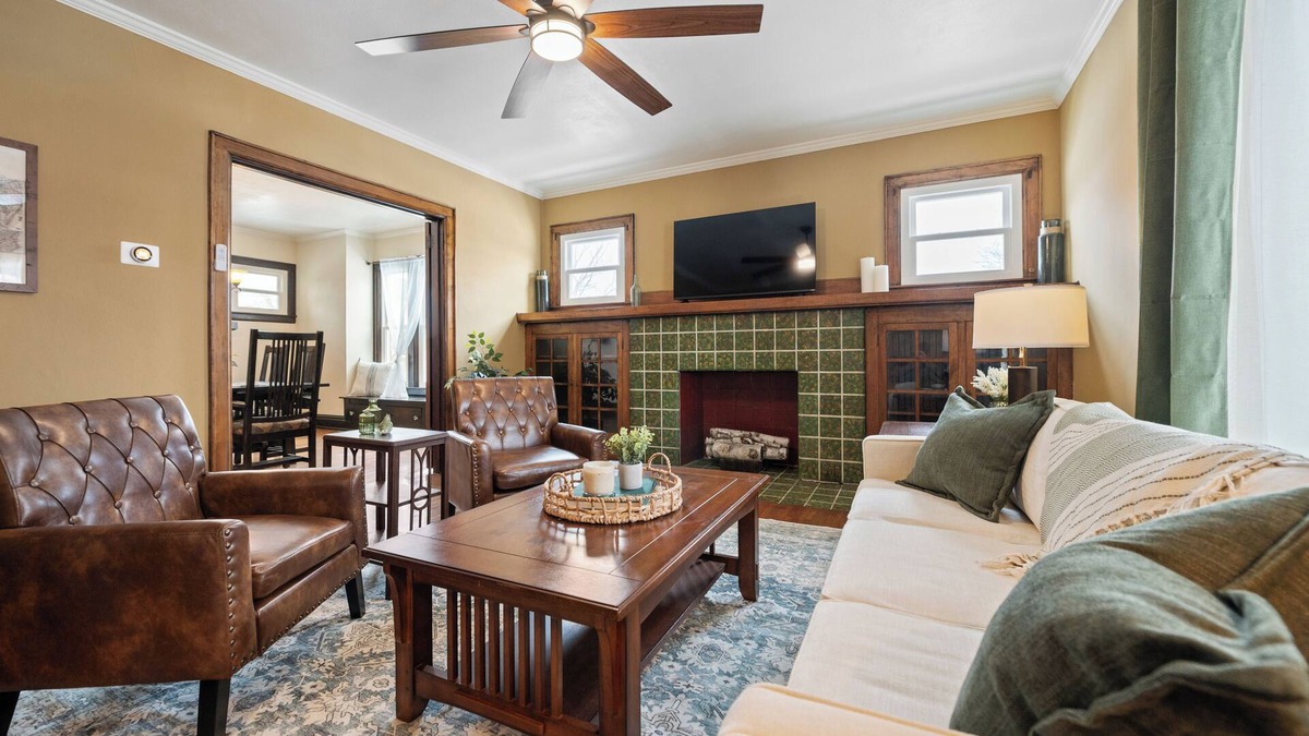 Huntington House | Huntington Modern History - 4BR MU, DT, St Marys