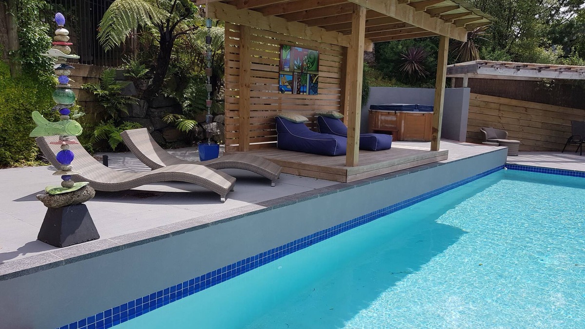 Cambridge Hotel | Huntington Stables Retreat Accommodation