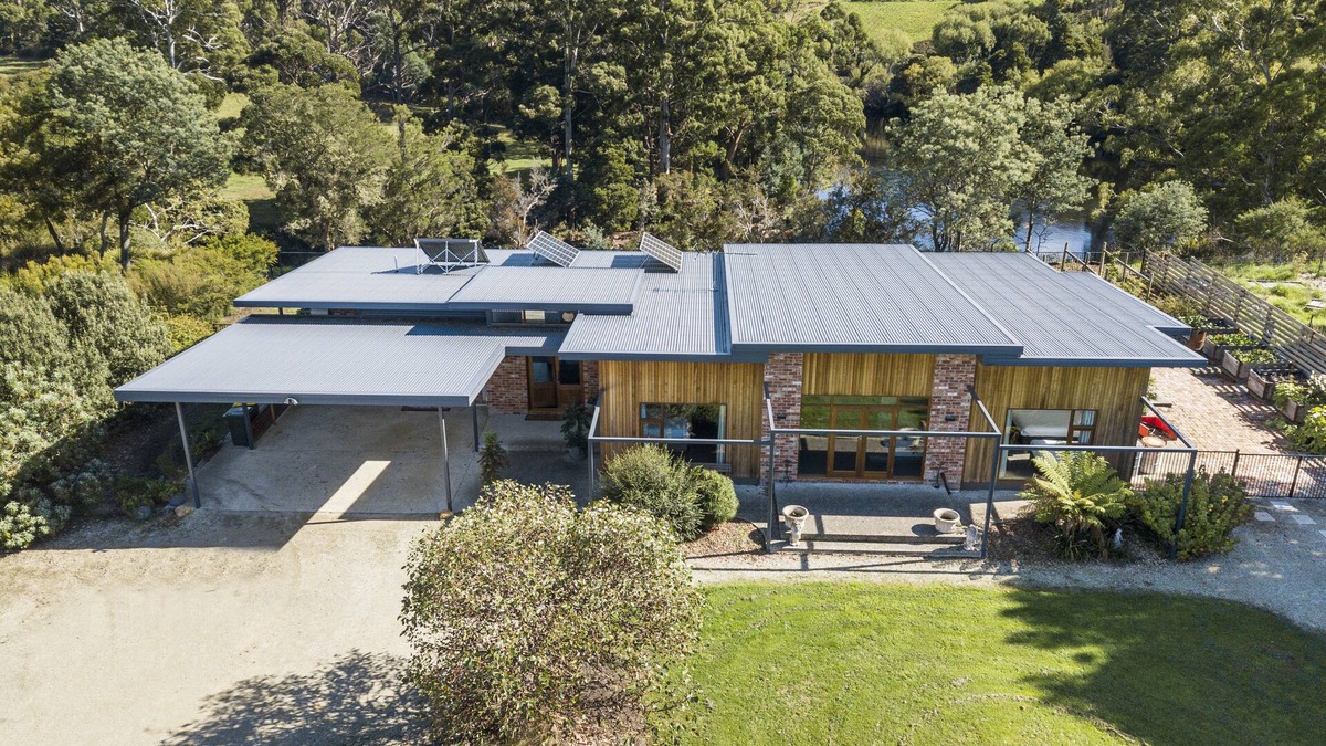 Huonville House | Huon Valley House - Luxury, Layout, Location