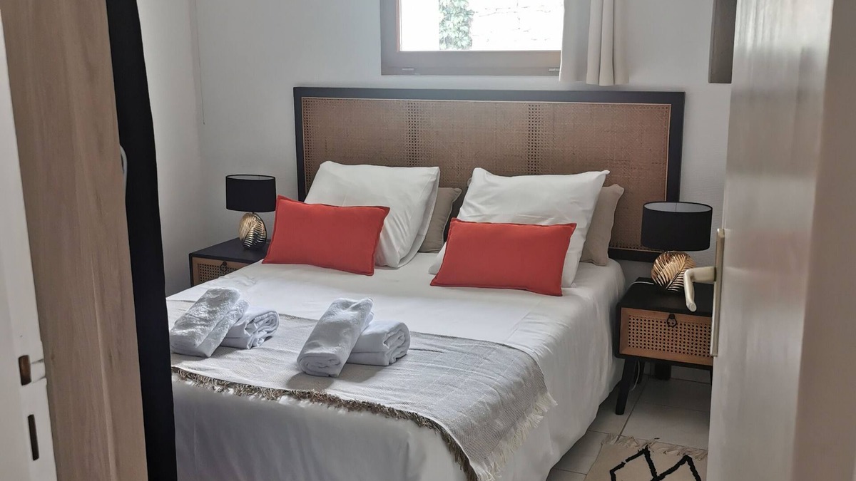 Chaille-les-Marais Apartment | Huppe Fasciee, Gîte Indépendant 2 Pers, Piscine Chauffée, Sud Vendée Littoral