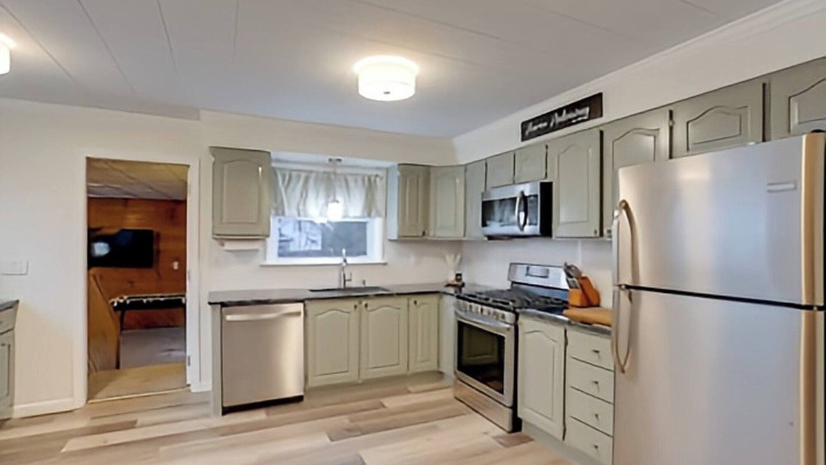 Huron House | Huron Hideaway close to lake and minutes from Cedar Point park and sport center