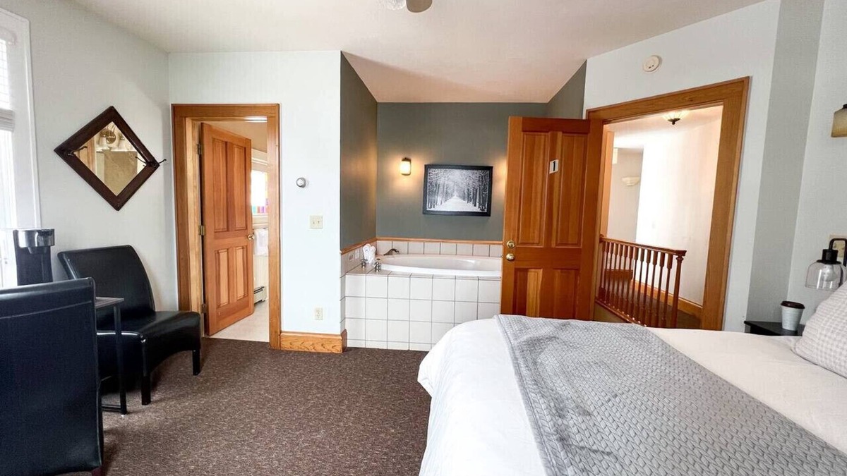Bayfield Hotel | Huron Suite @ The Bayfield Guest House, Bayfield