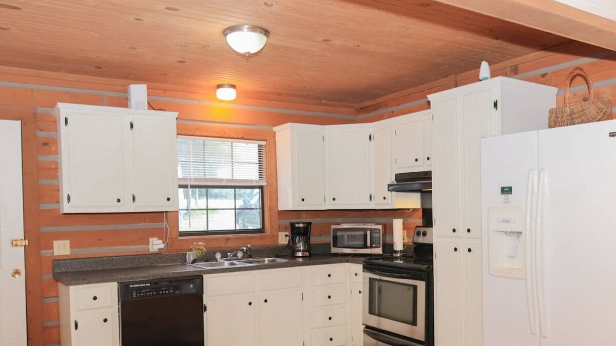 Oxford House | Hurricane Hideaway - Cabin 6