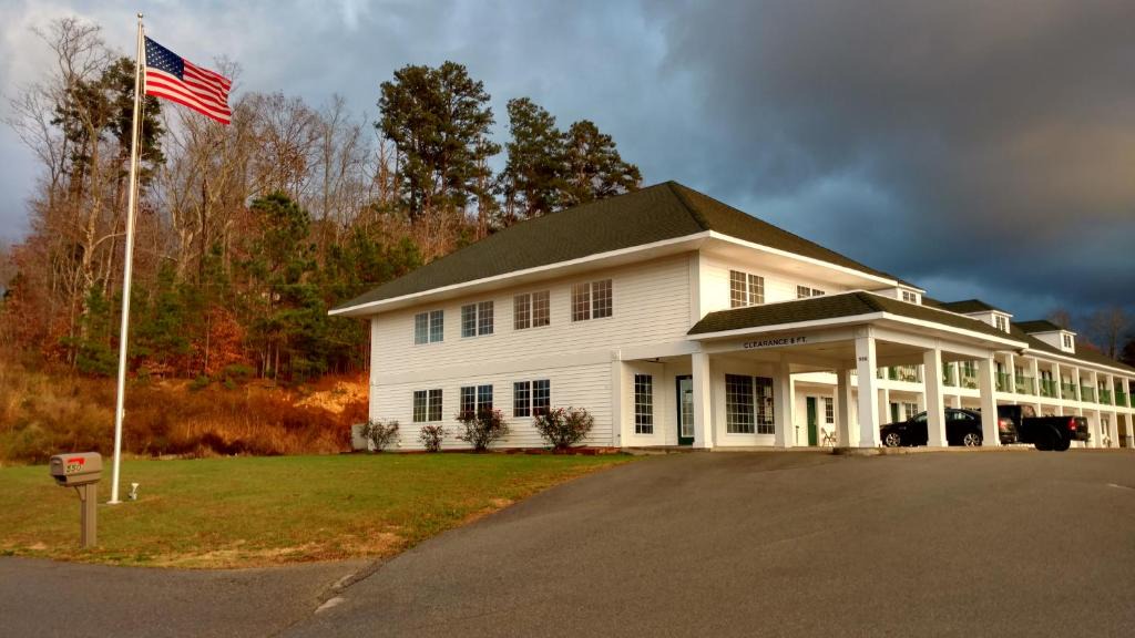 Waynesboro Hotel | Hurricane Inn