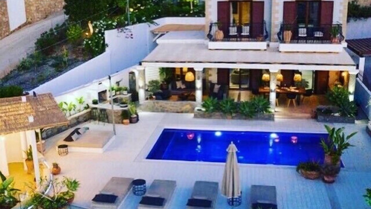 Vlicha Villa | Hurry! October 2025 dates remaining. 2026 reserving now.