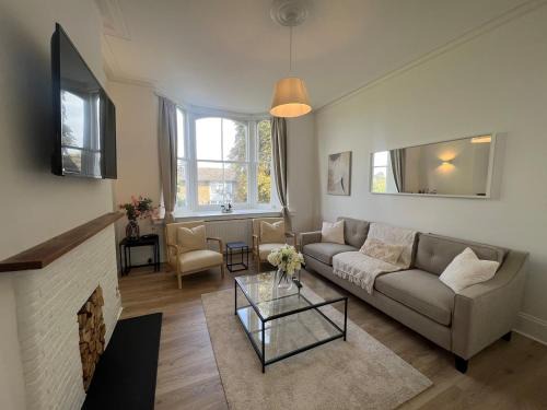 Hurstpierpoint Apartment | Hurstpier Spacious 2 Bed Apartment - by MCF