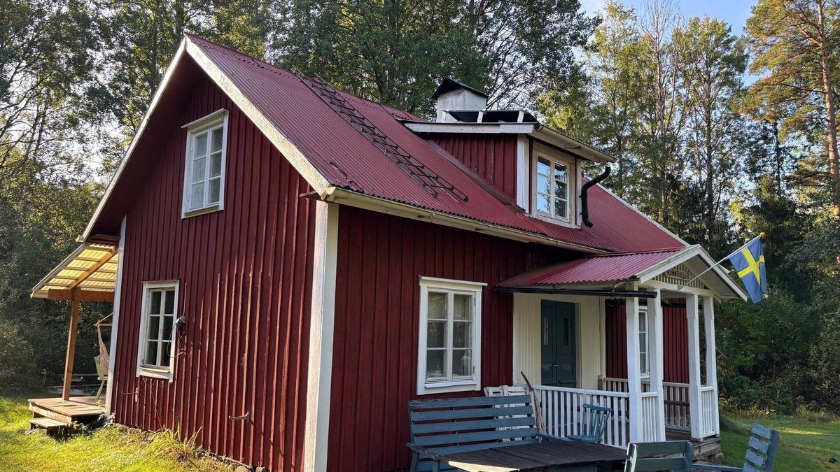 Hogsby Municipality House | Hus Blommekulla - Historic Swedish house in a secluded location with boats & pure nature