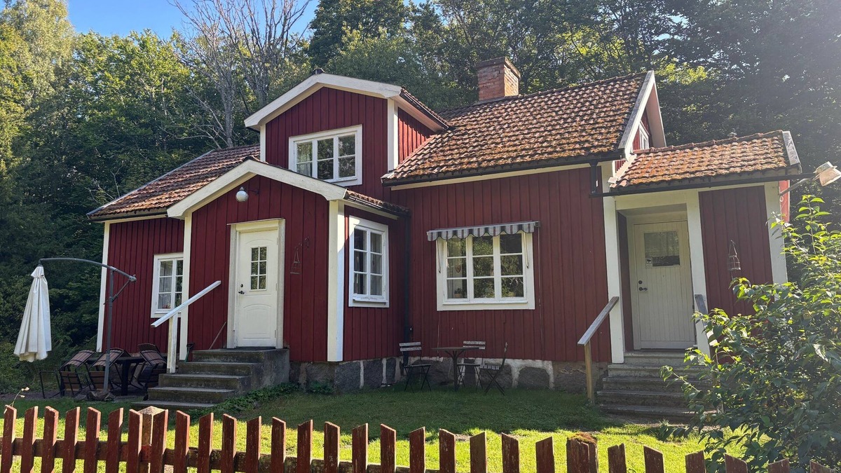 Ruda House | Hus Bokhultet - Red Swedish house in a secluded location in the forest of Småland, southern Sweden