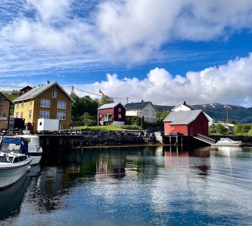 Valsoyfjord House | Hus ved Valsøyfjorden