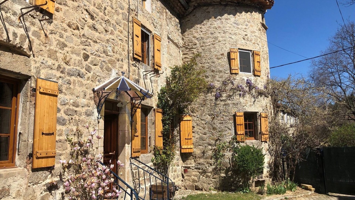Vocance House | Hush . a princess is sleeping in the tower .