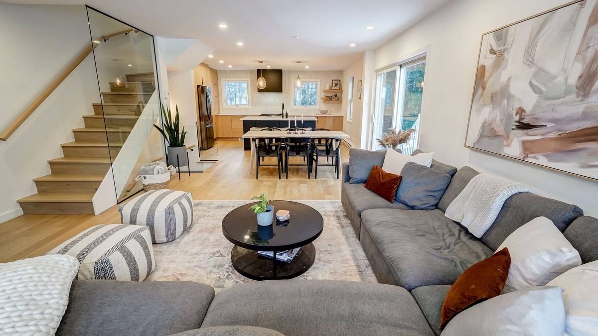Mont-Tremblant Village House | HushHaus - 5 min to Ski- VIP Mtn Parking Pass - Luxury Linens