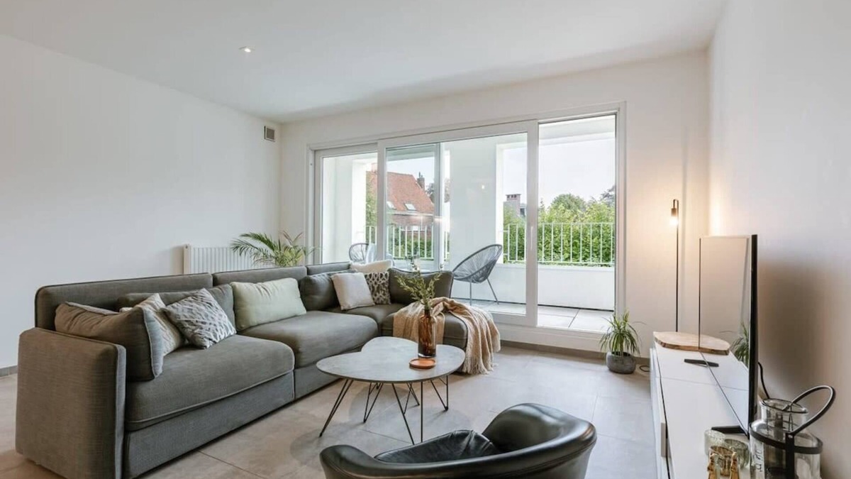 Kortrijk Apartment | Huswell - Spacious apartment in Kortrijk